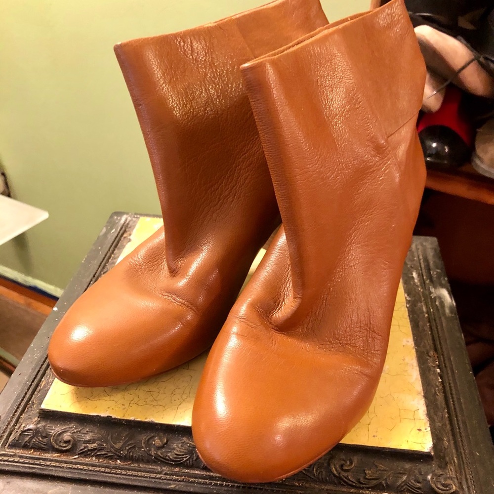 Banana Republic Lanica Ankle Boot in Wheat - Picture 2 of 8